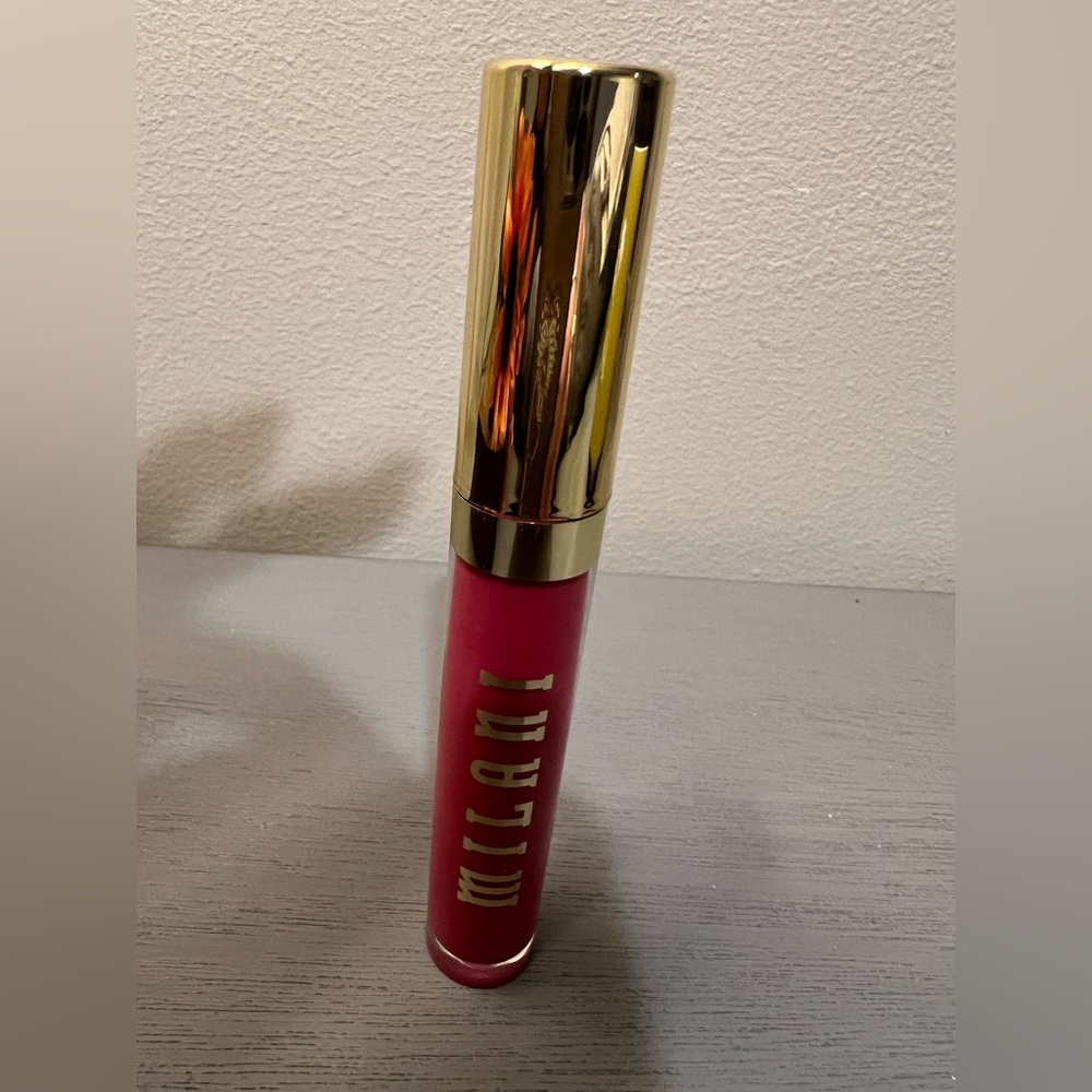 New Milani liquid lip Longwear color.. unhinged
